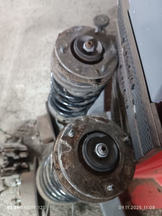 Стойки передні BMW E34 ричаги суппорт диски бмв е34 амортизатори цапфа