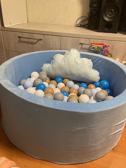 Басейн з кульками
