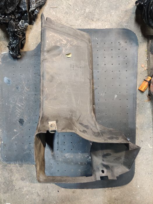 Kierownica wlot powietrza prawa Audi S4 b6 b7 4.2 BBK