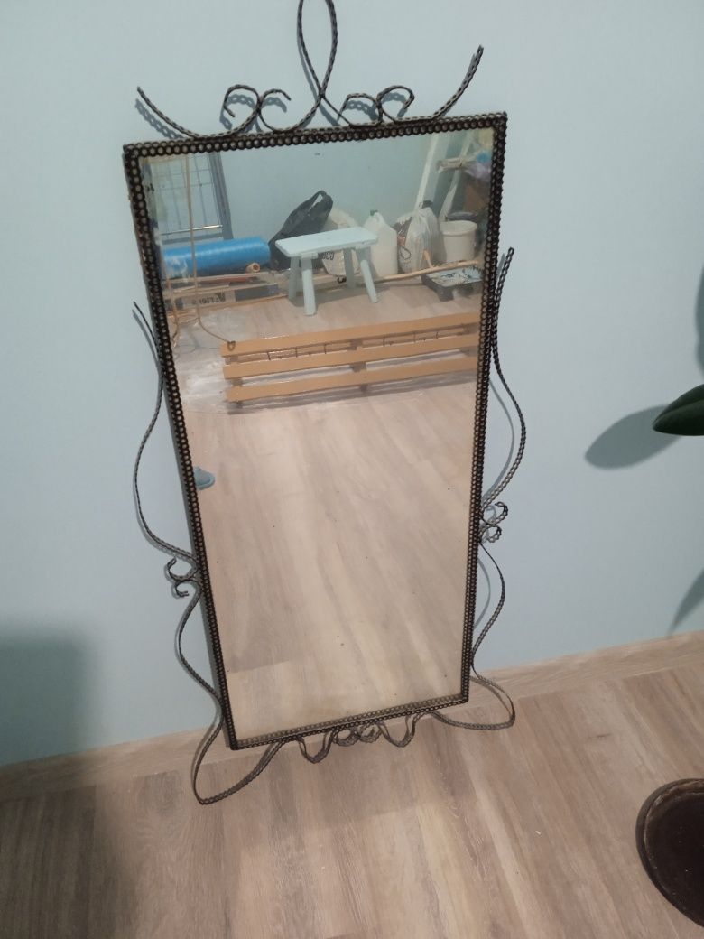 Lustro na sciane