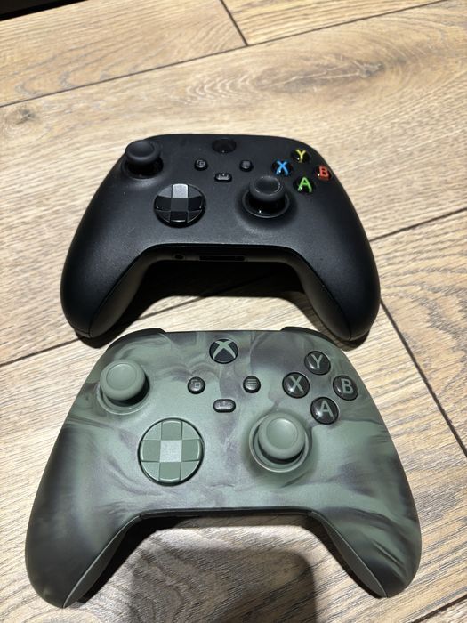 Konsola Xbox Series X + 2 pady