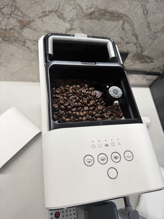 Кофемашина Smeg с капучинатором