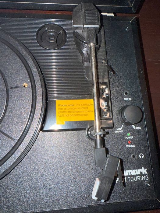 Продам виниловый проигрыватель