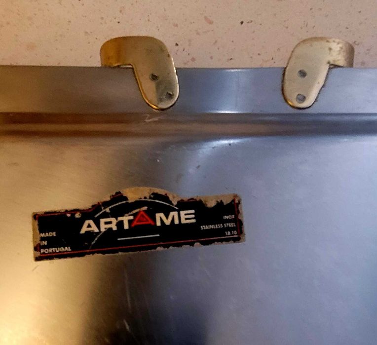 Tabuleiro 'Artame' , e balde de gelo em inox 18/10.