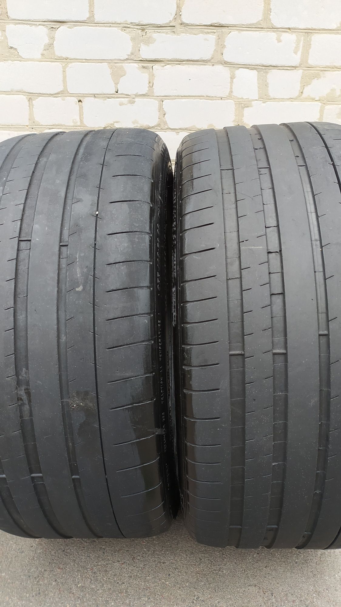 Шини 255/40 R20  4шт.