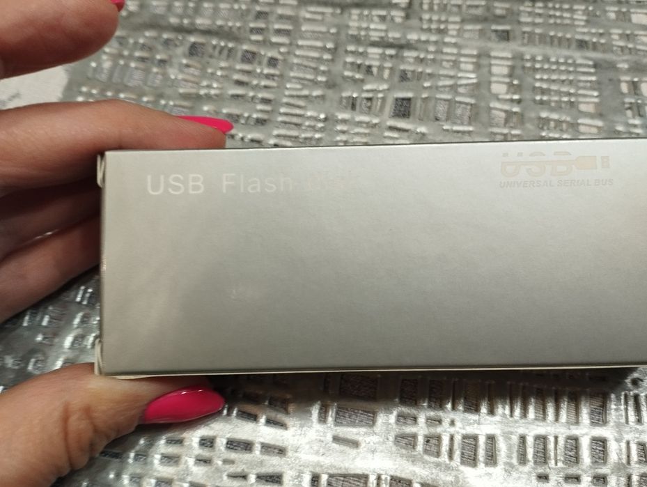 Pendrive, nowy , w opakowaniu , 32 GB na prezent