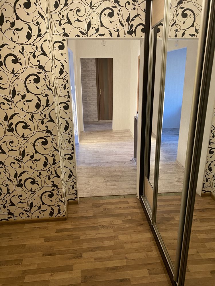 Продам 4 комнатну квартиру в Хортицькому районі ТЕРМІНОВО