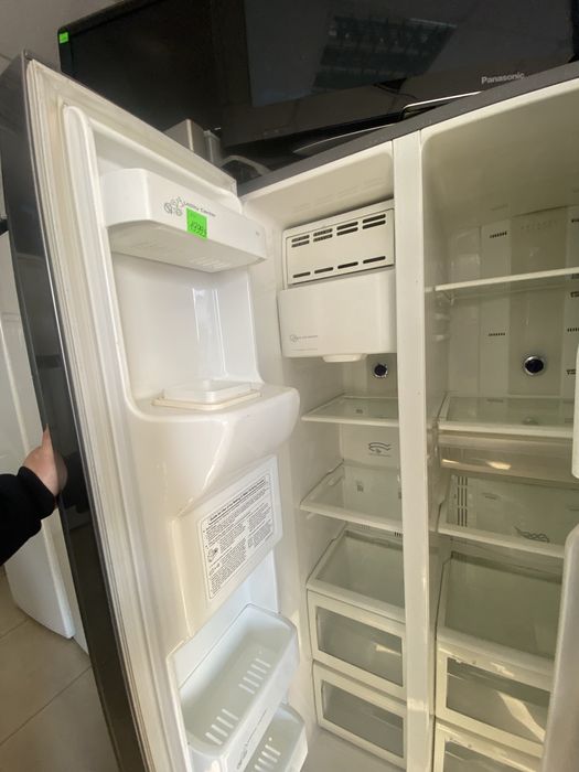 Холодильник із морозилкою(суха заморозка)