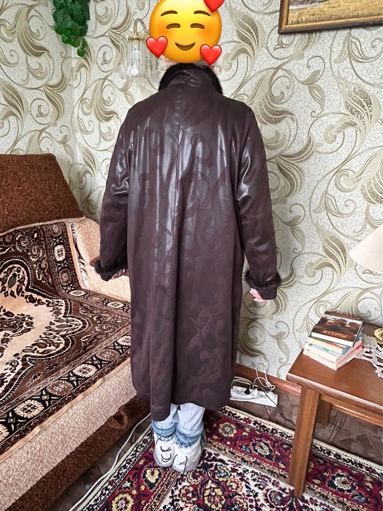 Пальто з екошкіри з хутром норки довге б/в