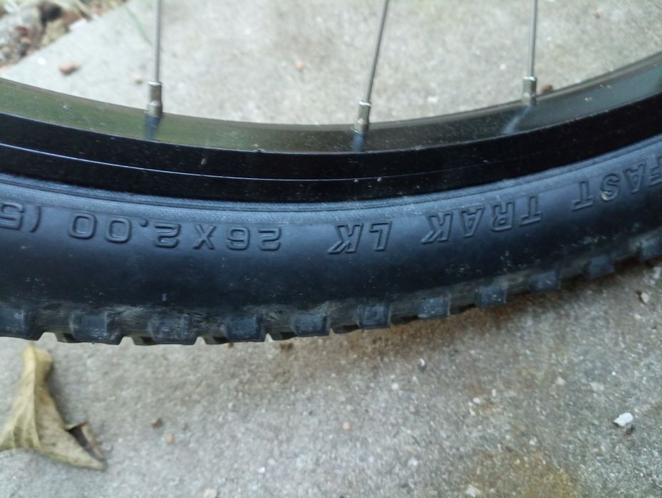 Bicicleta de montanha BTT criança Specialized	- Como Nova. Roda 26*