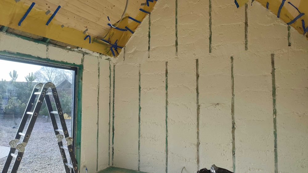 Izolacje natryskowe pianą PUR - ocieplanie domu, poddasza, hal, garaży