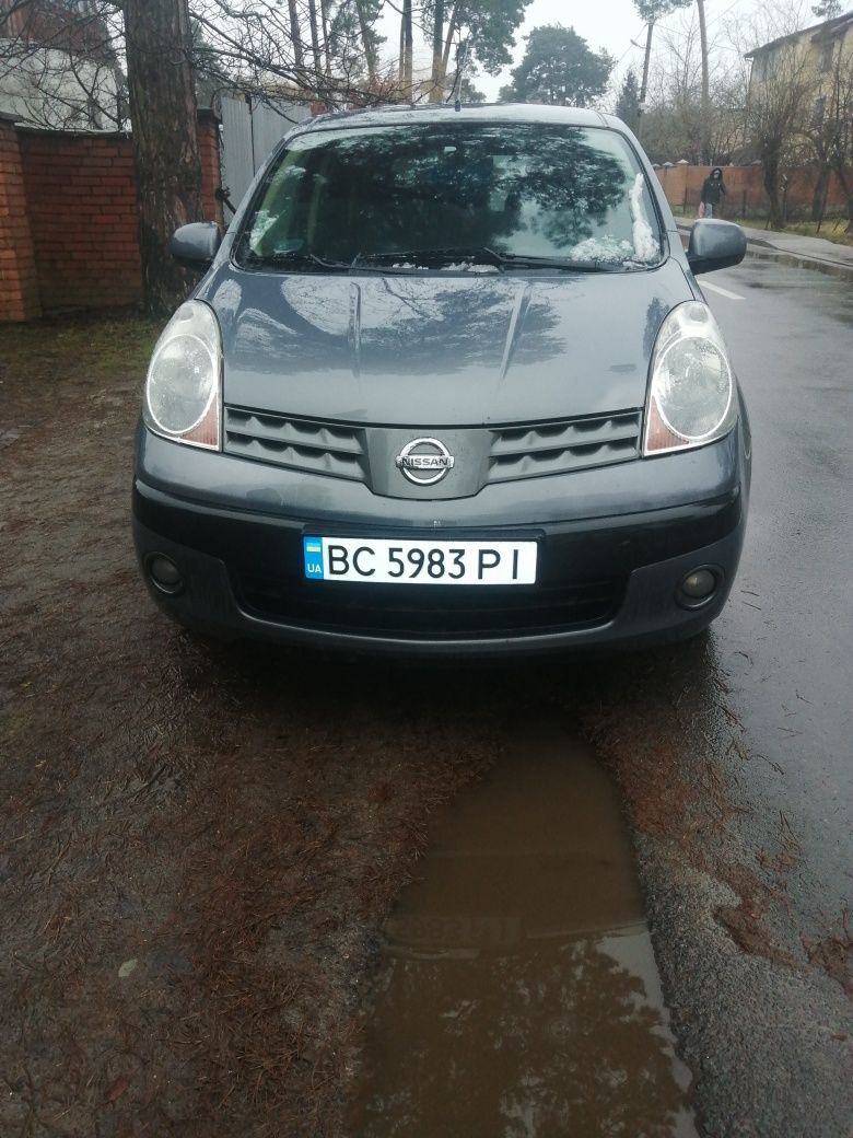 Nissan Note 1.6 бензин