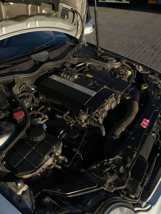 Mercedes c 180.