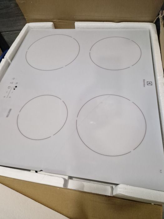 Індукційна плита з тріснутим склом