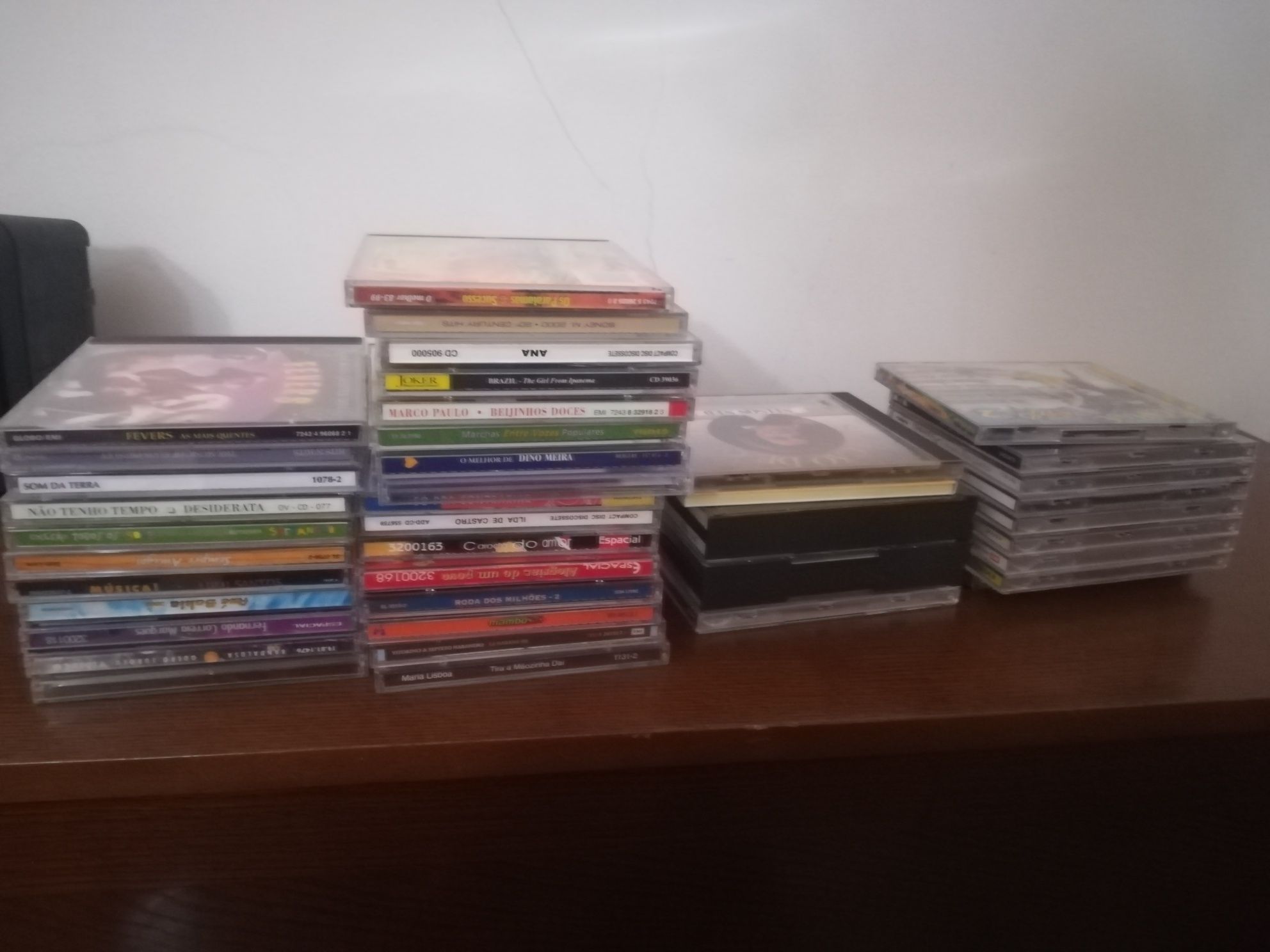 Cd's antigos. Vários tipos de música