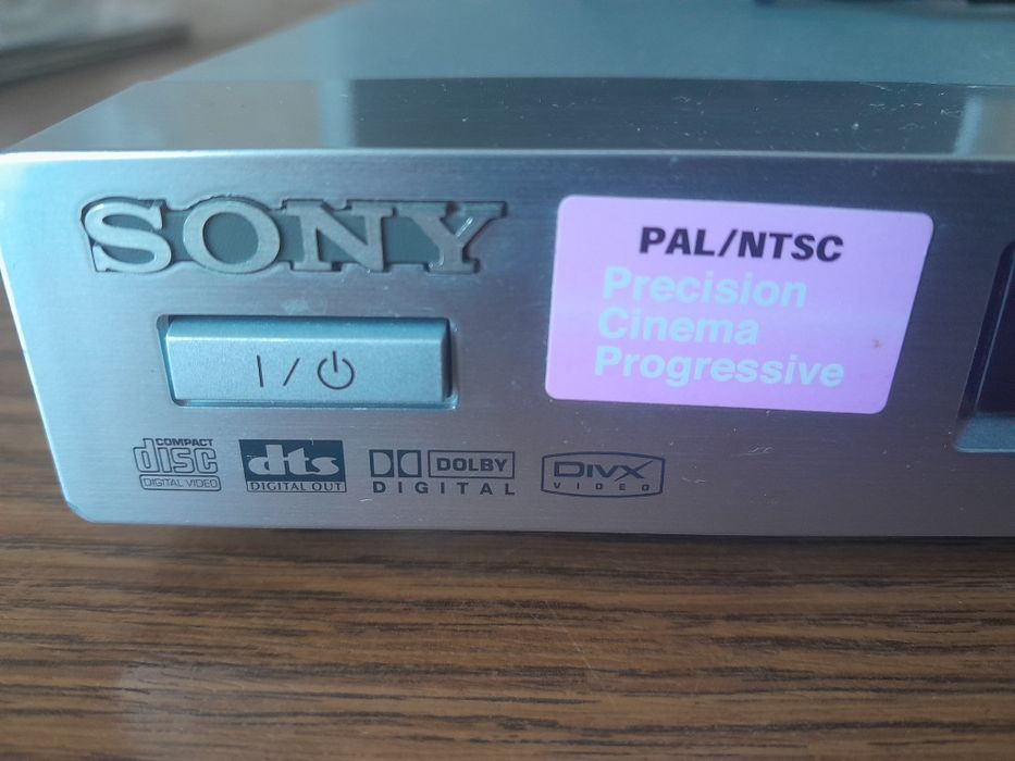 Odtwarzacz DVD srebrny
