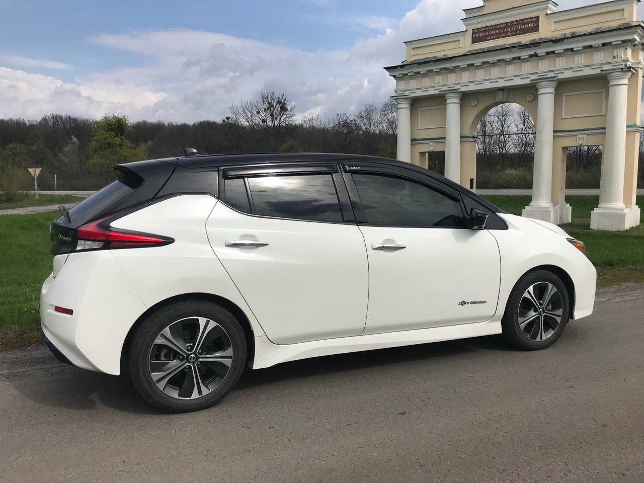 Nissan Leaf ZE1 2018 року