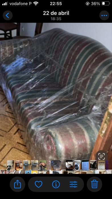 Sofá  de 3 lugares de excelente construcção.