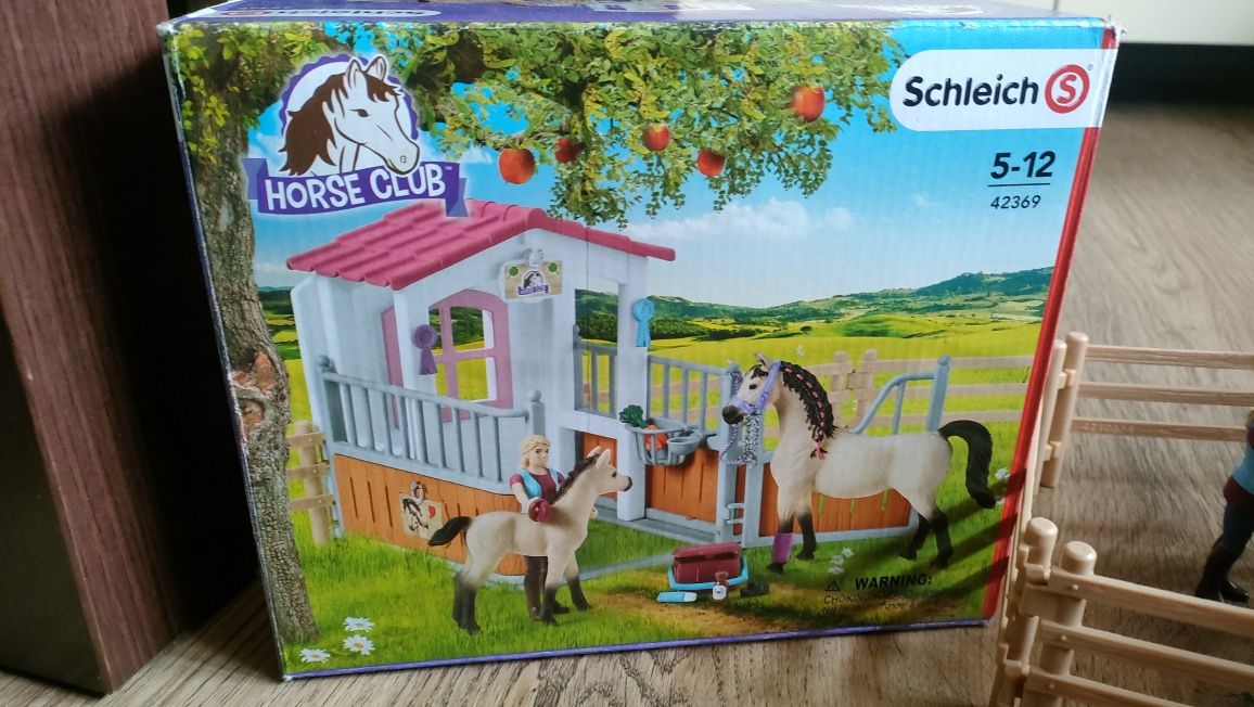 Zagroda, stajenna i konie arabskie Schleich 42369

Numer zestawu: 4236