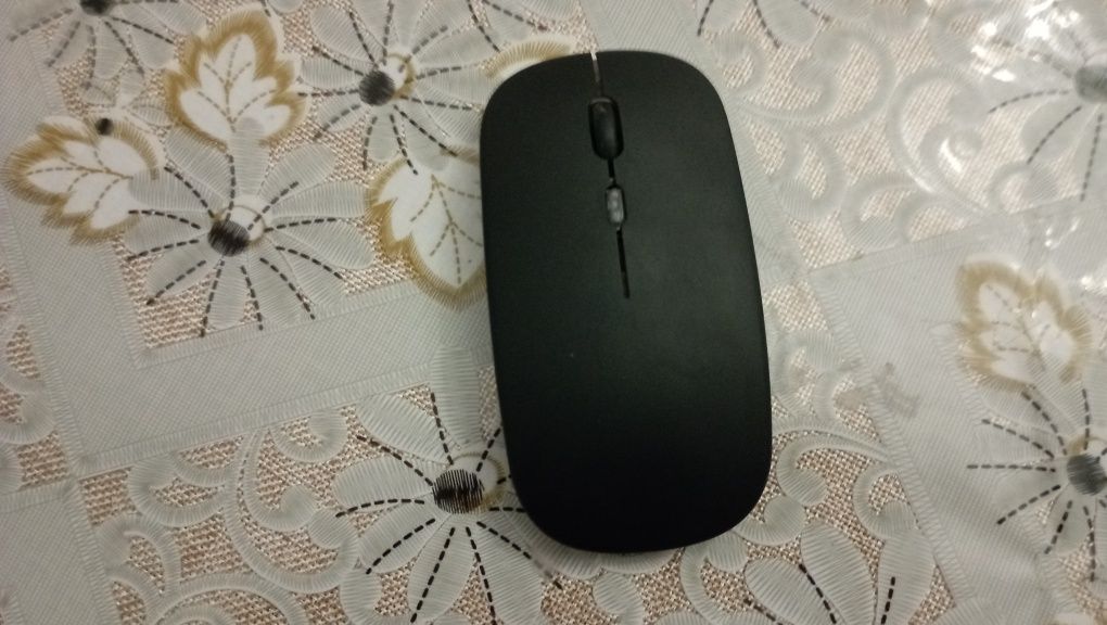 Клавіатура і мишка блютуз.