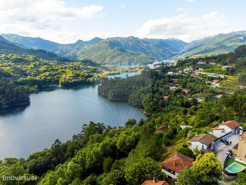 Moradia T4 para venda