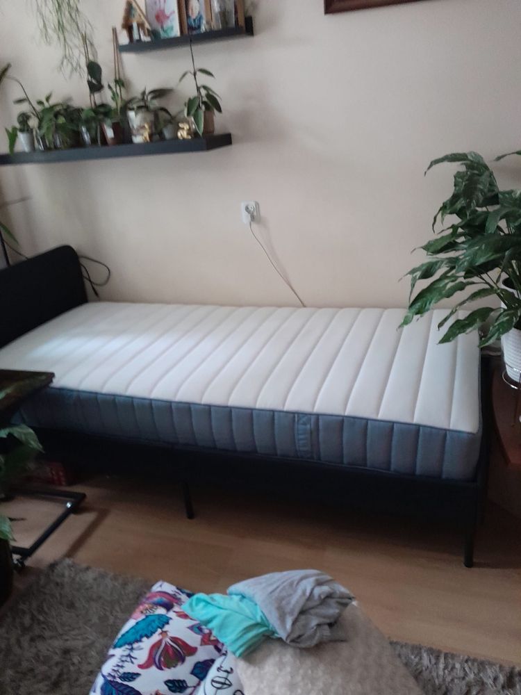 Łózko z materacem 90x200 stan idealny