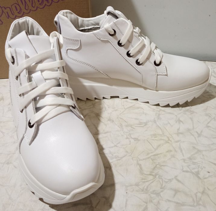 Кроссовки кожаные зимние женские.