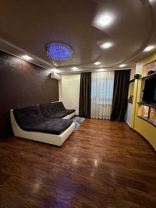 3к квартира на Південно-Заході з меблями і технікою!Гарний ТОРГ!