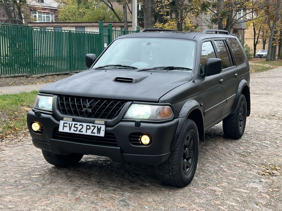 Mitsubishi Pajero Sport, 2.5 дизель, полный привод.