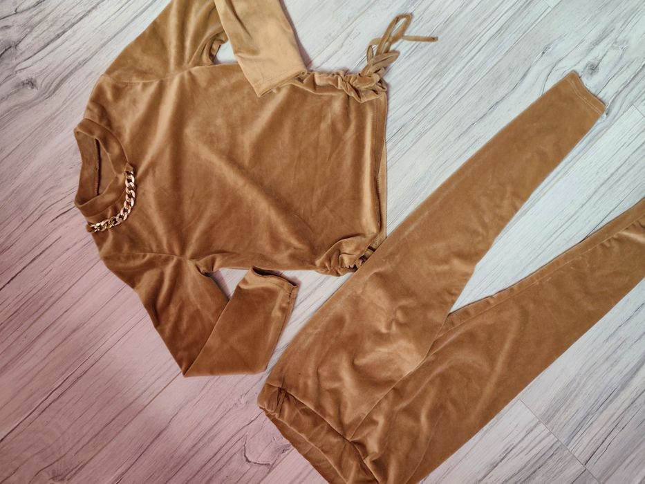 Dres dla dziewczynki Karmel welur 116 122