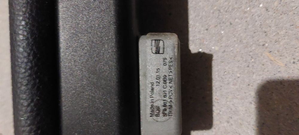 Żaluzja oddzielająca bagaznik od kabiny Seat Leon kombi 2015