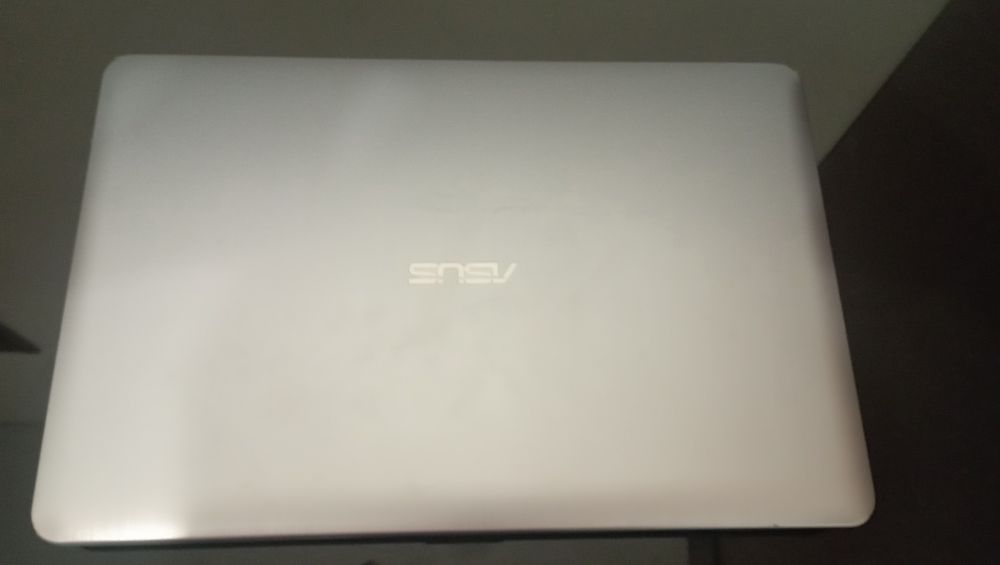 Portátil asus i7