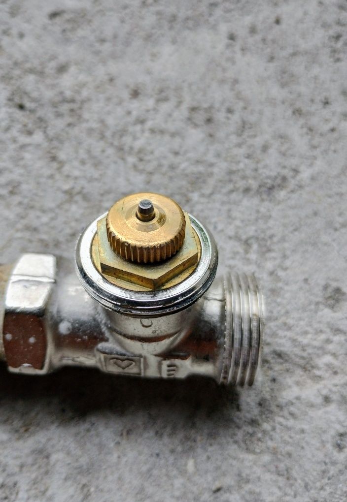 grzejnik aluminiowy + głowica termostatyczna