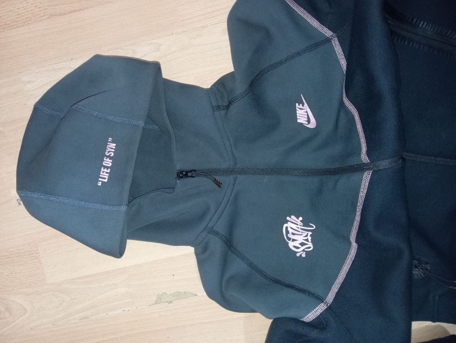 Nike tech syna world