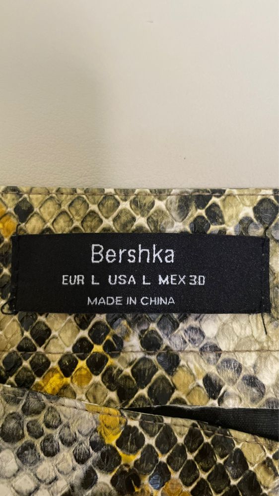 Saia Cobra Bershka