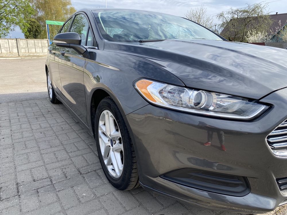 Ford Fusion 2015 року