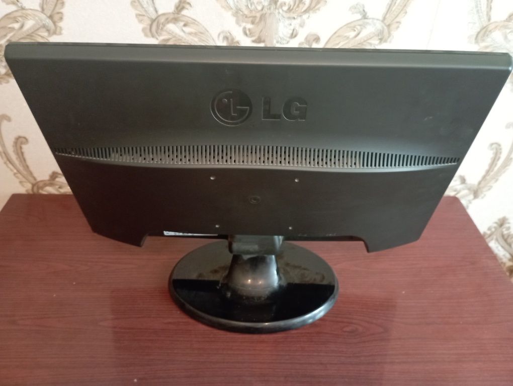 Монитор LG FLATRON W2243T
