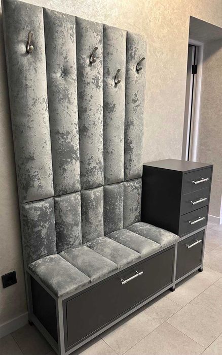 Банкетка-консоль з закритими полицями та панно