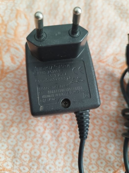 Ładowarka retro Noki z grubym bolcem