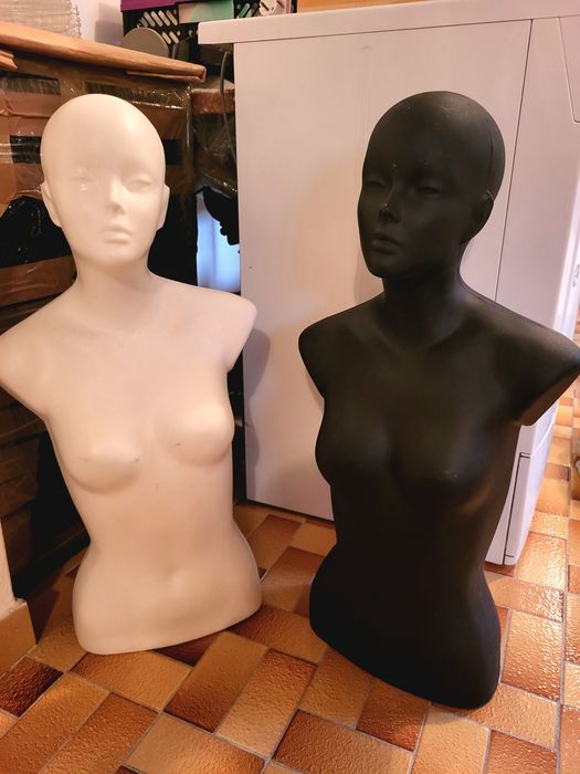 Manekin plastikowy tułów, popiersie czarny i biały, 2 sztuki