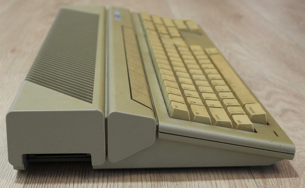 Atari 520ST+ wraz z monitorem Atari SM124