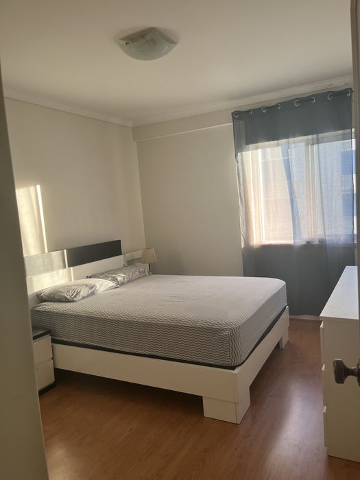 Arrendo quarto em benfica com casa de banho privativa