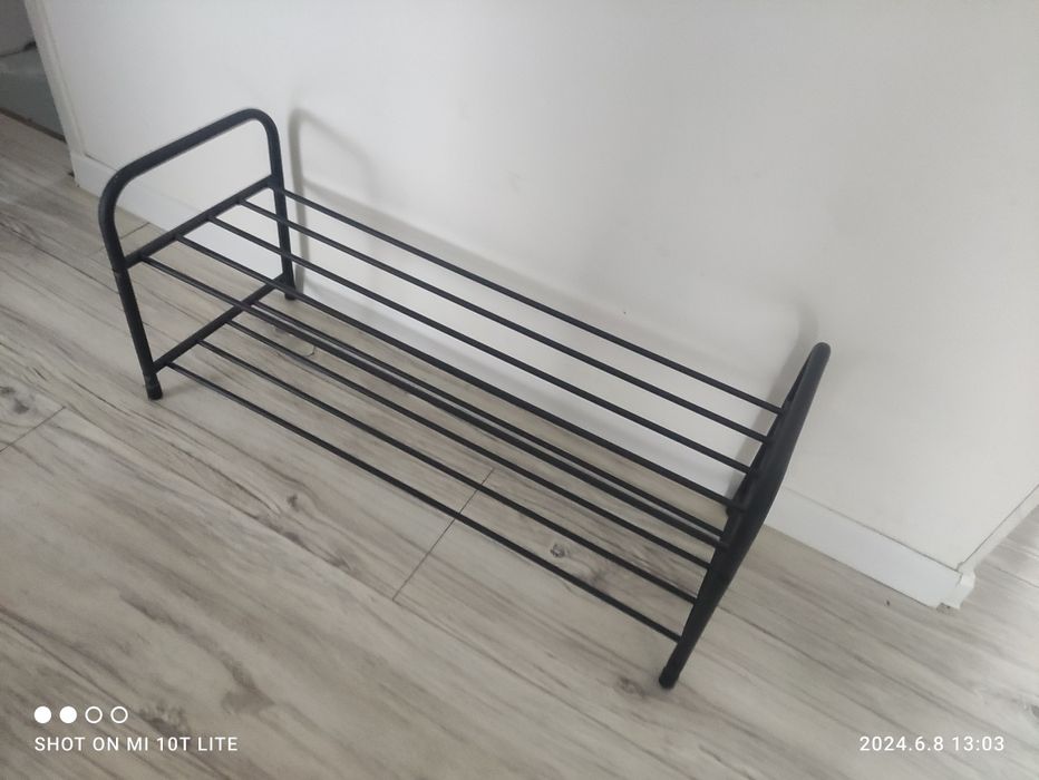 Stojak metalowy na buty