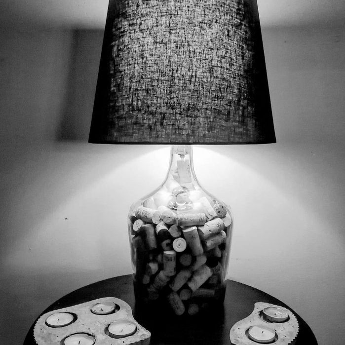 Garrafoes de vidro transformados em candeeiros