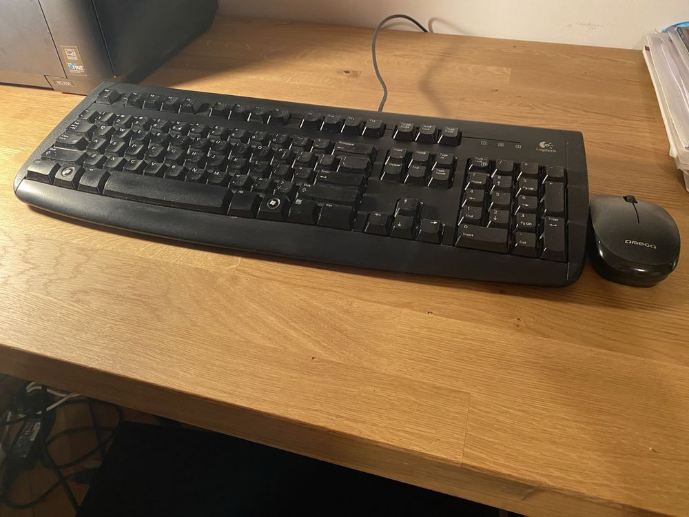 Komputer PC z monitorem