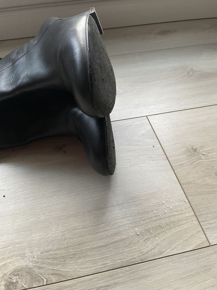 premium brand, orginalne botki Moschino, r. 39, stan bdb, skóra