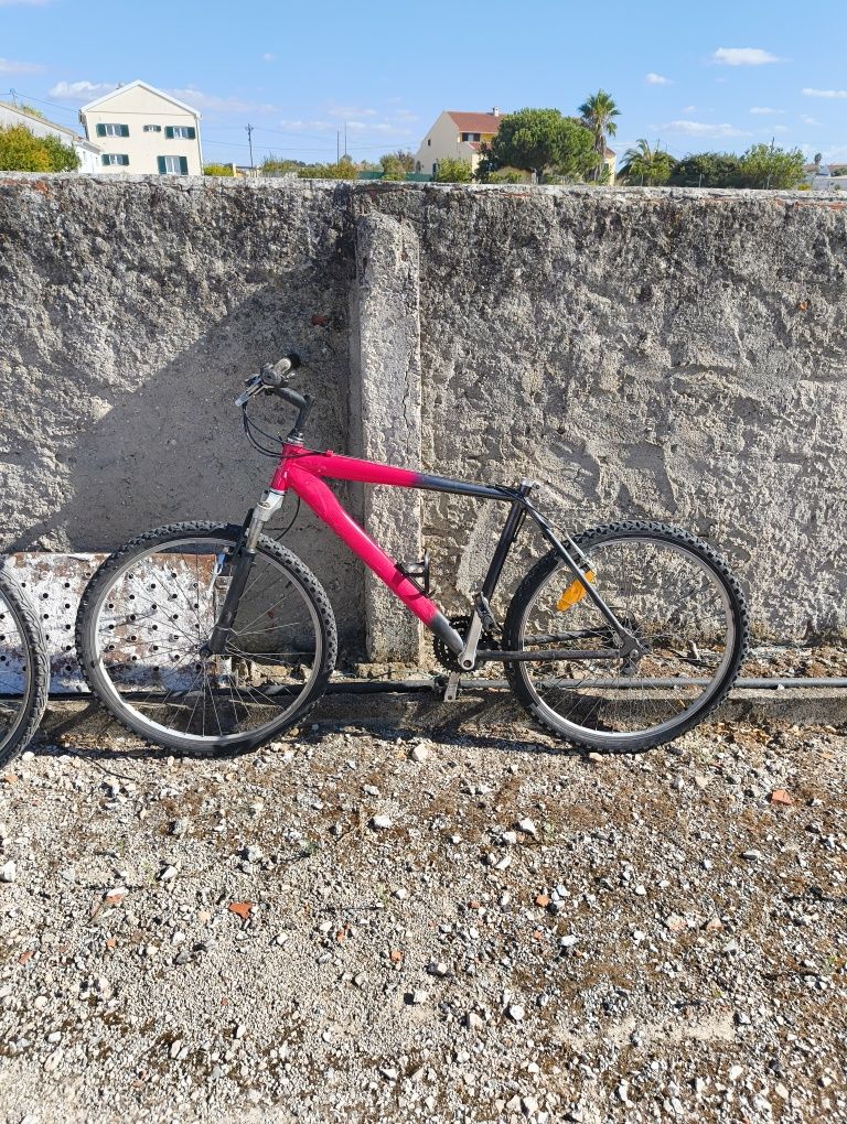 Bicicleta de passeio com alguns a fazeres