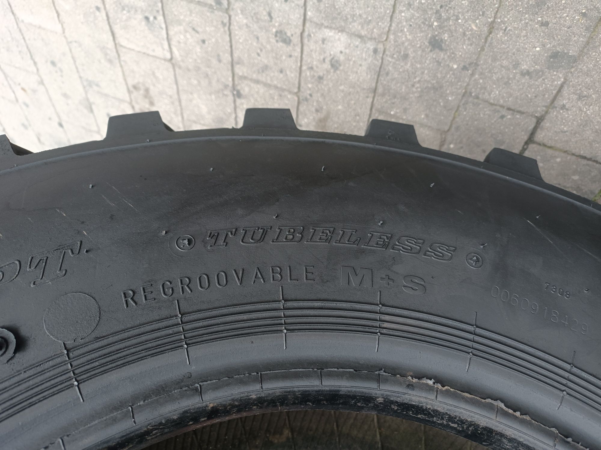 12.5R20 Dunlop SP PG8 MPT opony przemysłowe 12.5-20