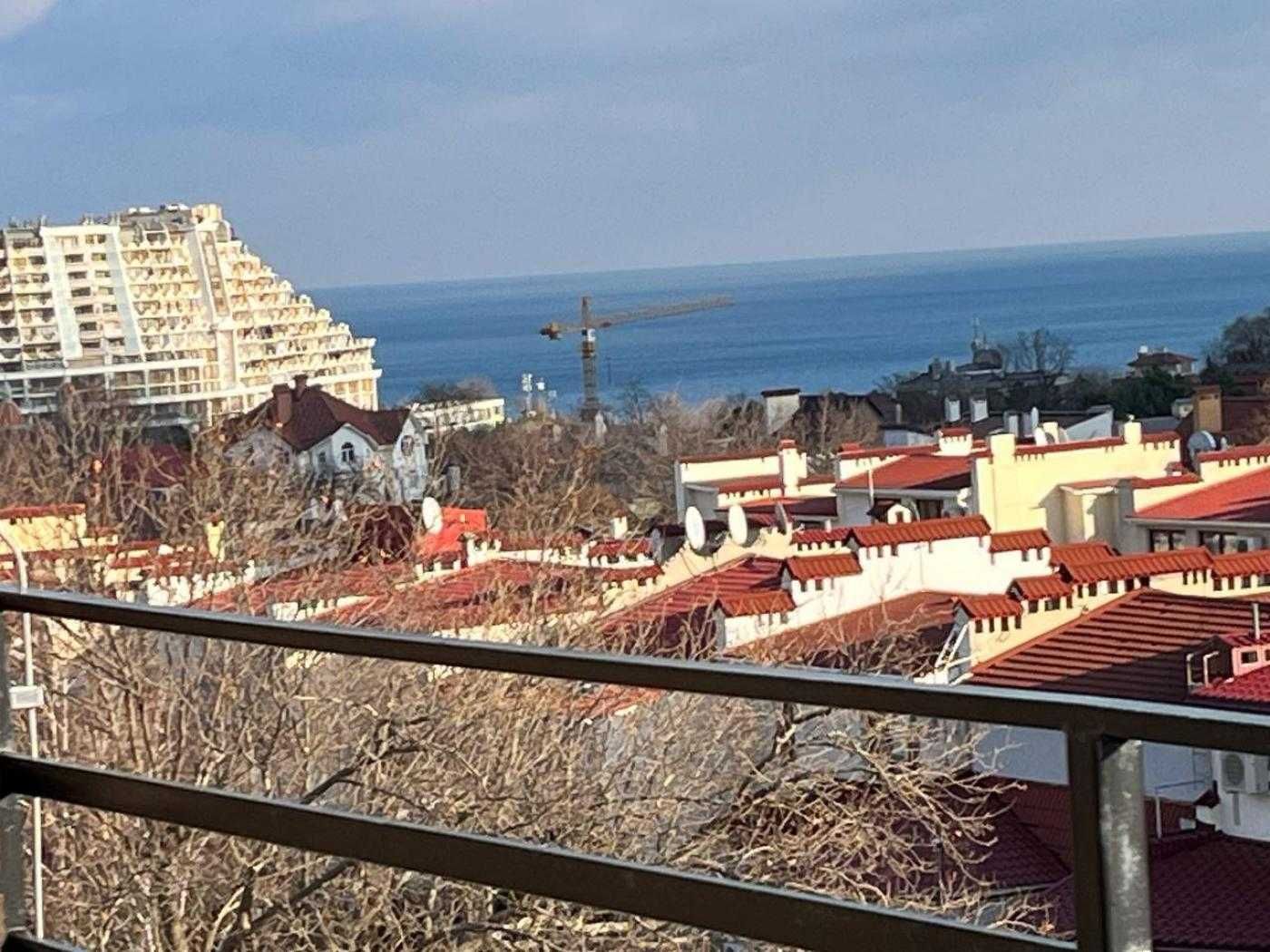 В продаже 2 комнатная квартира с Террасой 36 КВ м в Аркадии.10076