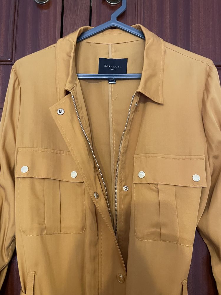 Vendo camisa/casaco amarelo tamanho L Cortefiel